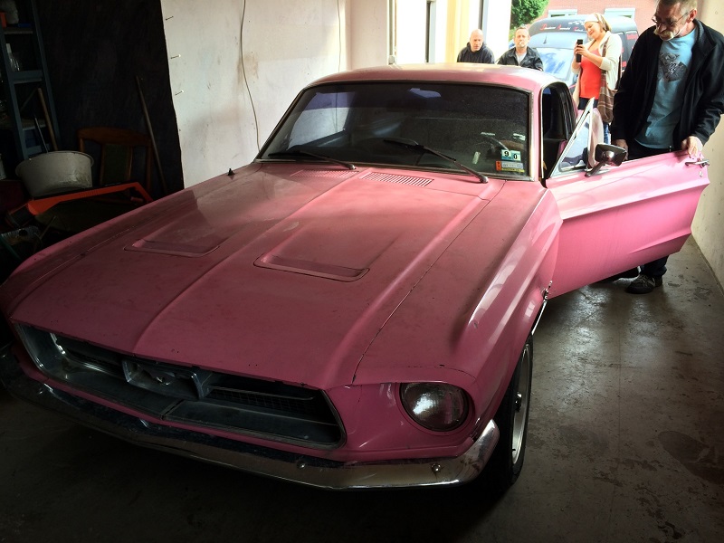 Mein Mustang, mein Vater, meine Freundin und die beiden Schrauber