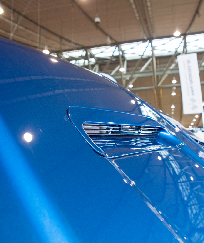 Motorhaube Blinker - Gitter ist verchromt, normalerweise ist es grau