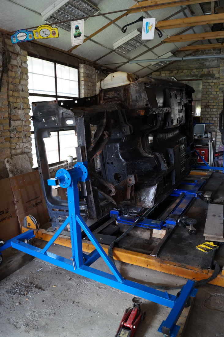 2015-04-21 15-41-03 Mustang Drehgestell fertig_Bildgröße ändern.JPG