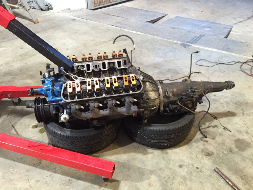 Motor inkl. Getriebe ausgebaut.