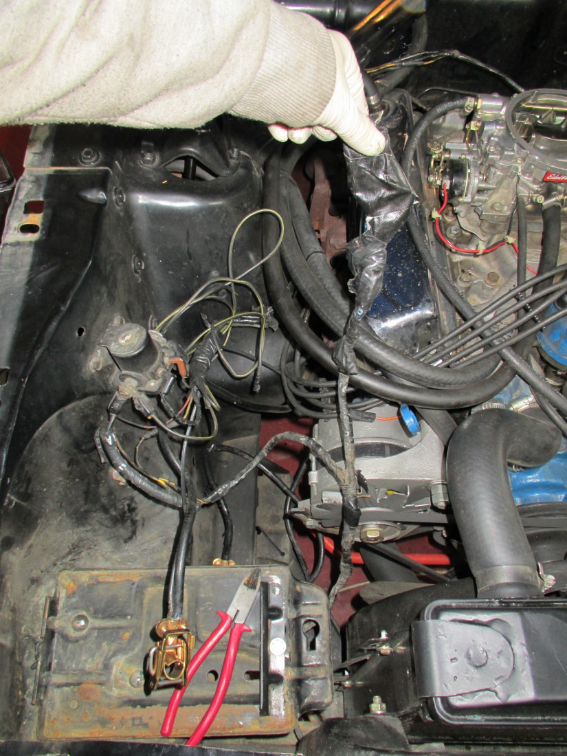 Elektrik_Motorraum_Batterie.JPG