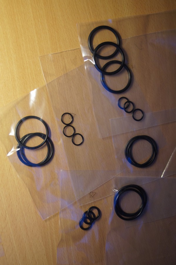 2015-12-23 16-19 Dichtungen für Verdeckmechanik 1.jpg