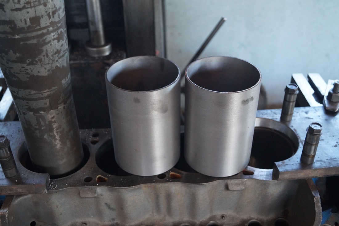 3 2016-03-14 14-35 351W Motor bohren für Laufbuchsen 6.jpg