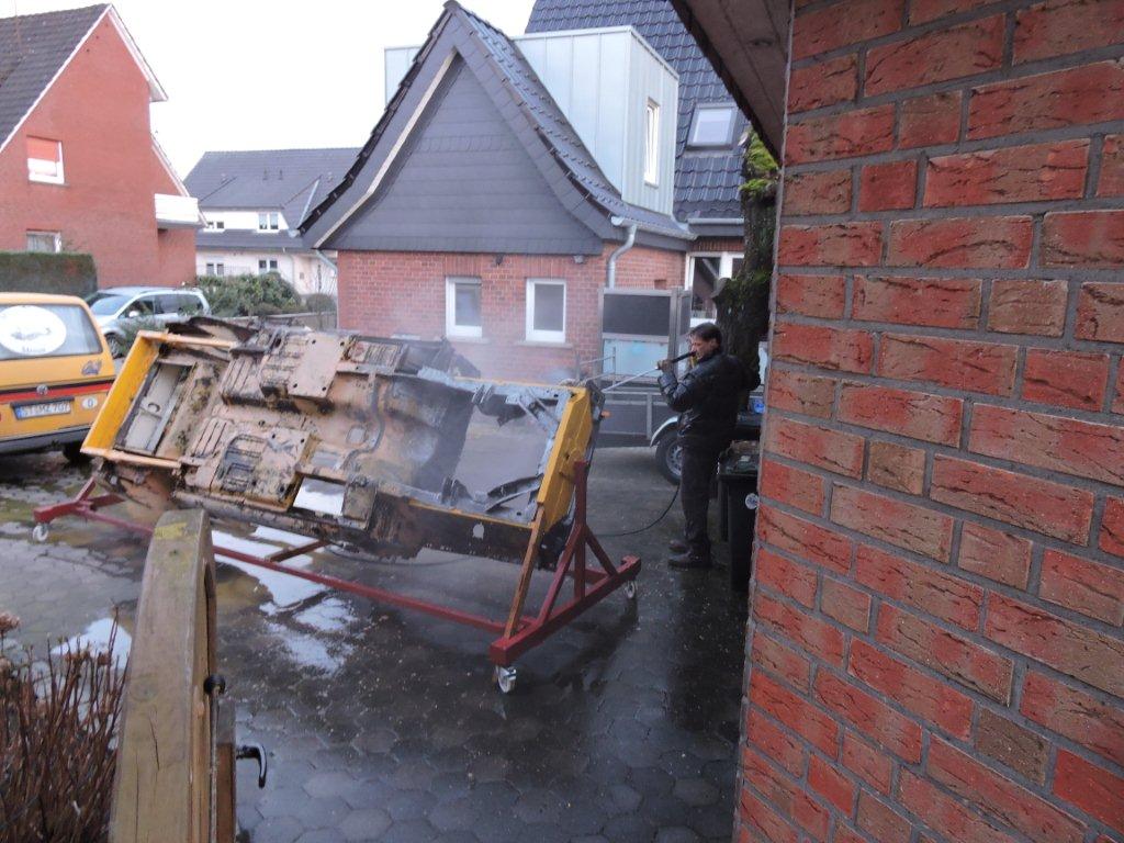 ... eine warme dusche stelle ich mir anders vor, aber der &quot;siff&quot; muss ja nach ca. 12h einwirkzeit wieder runter,- wichtig: auch die hohlräumen duschen,