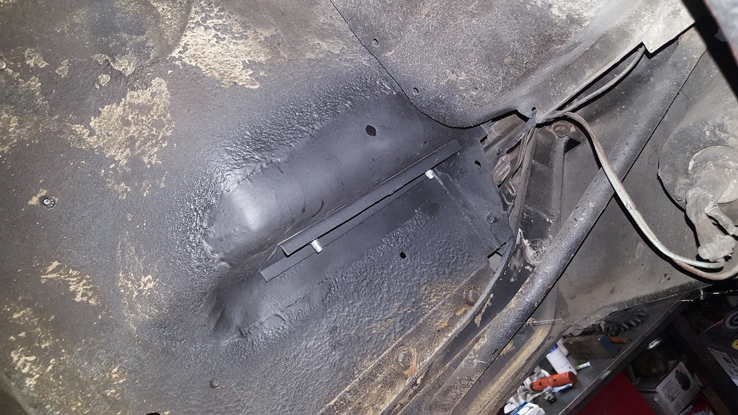 Batteriekonsole vom Radkasten aus