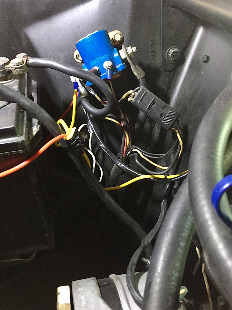 Rotes und gelbes Kabel ist Musik und Hupe...