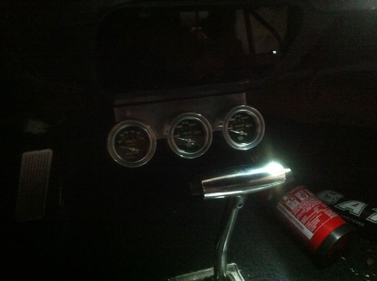 billet_alu_gauge_mounting_panel_autometer_under_dash_install.jpg