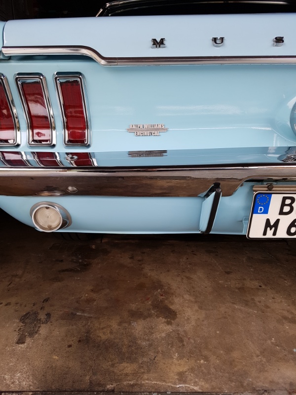 Dealer Emblems