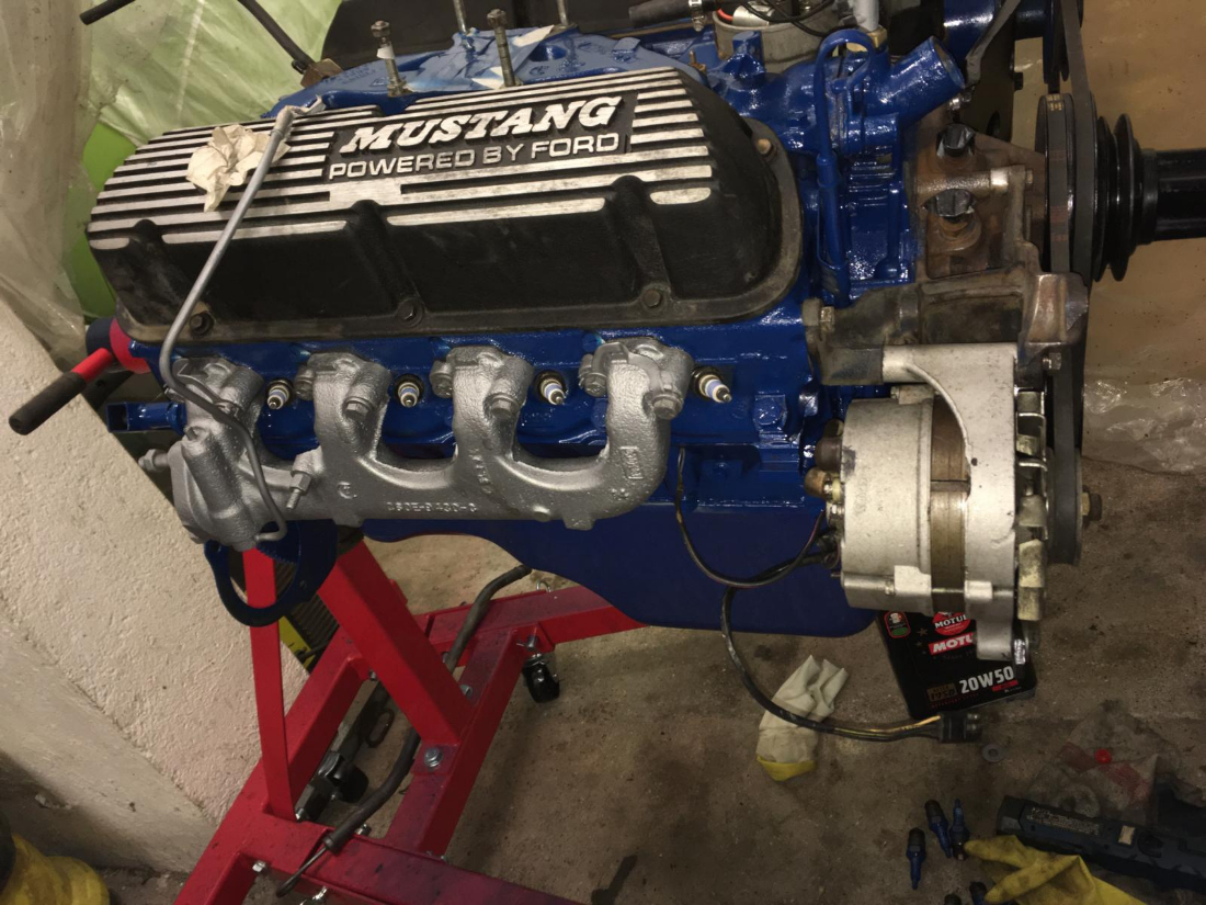 Motor seitlich