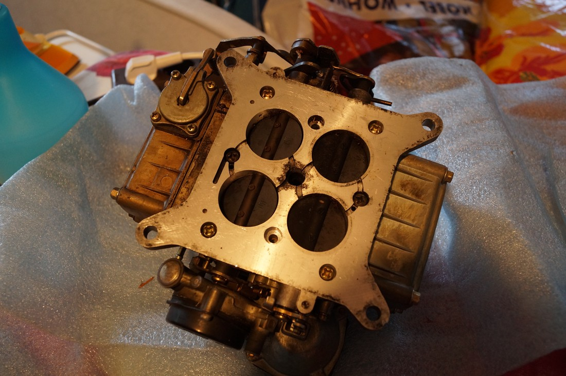 Holley performance Vergaser 10.JPG