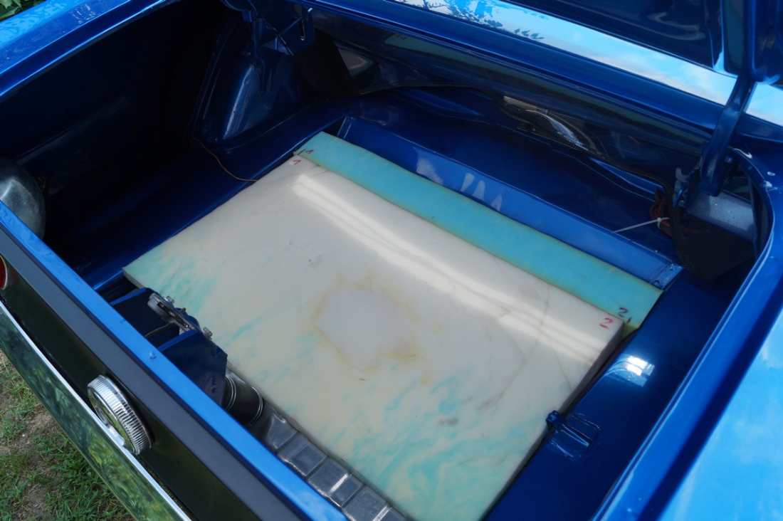 2019-08-01 11-25 Mustang Teppich für Kofferraum 3.JPG