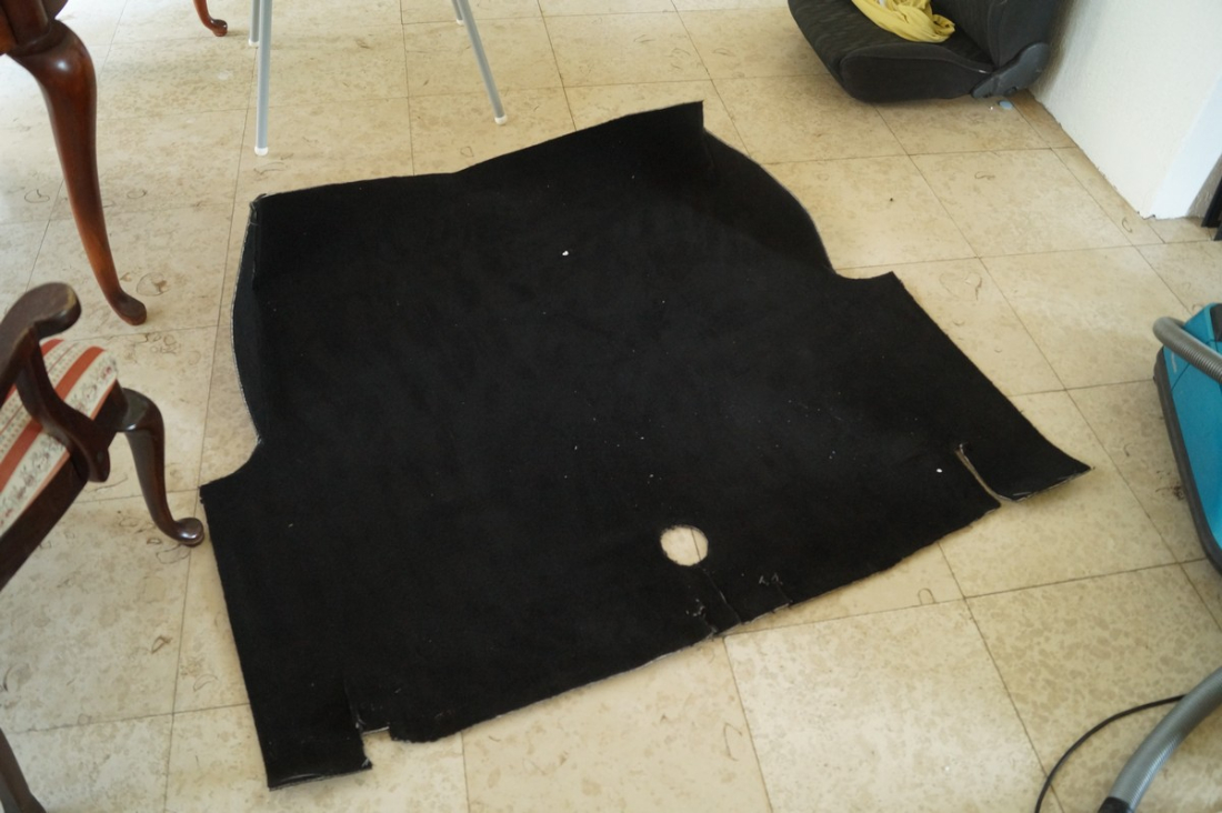 2019-08-01 11-26 Mustang Teppich für Kofferraum 5.JPG