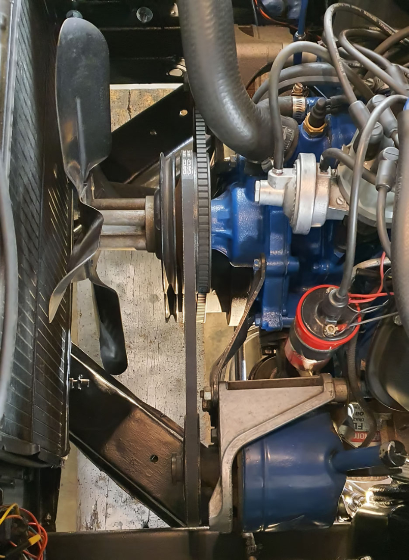 Motorraum Kompressor.jpg