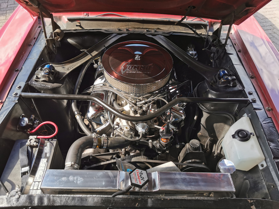 Neu Revidierter 302er mit Holley 670cfm 4 Fach-Vergaser, Elektronische Zündung und 24 Zoll Alukühler.....