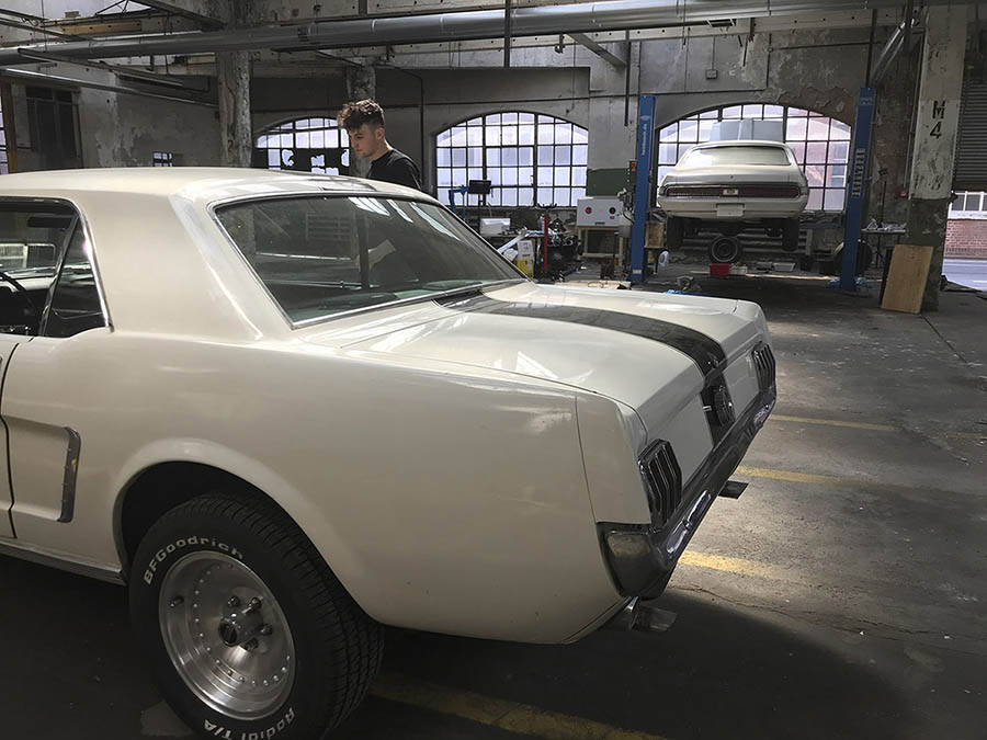 Unsere &quot;Werkstatt&quot; mit 65er Mustang und 69er Cougar