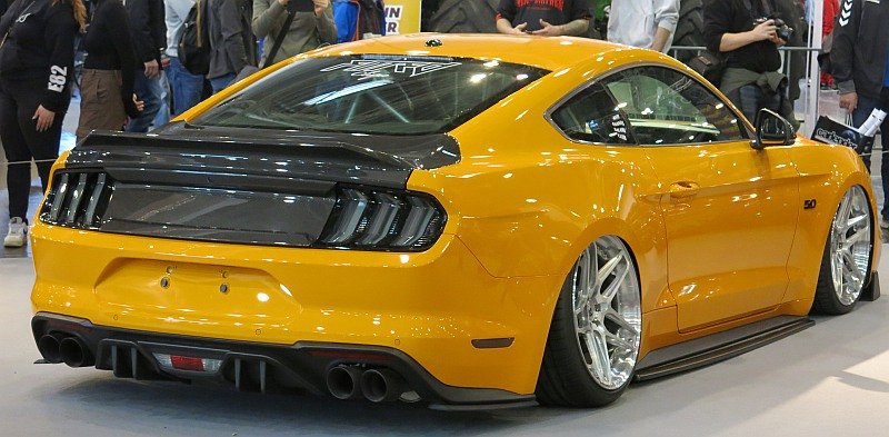 lowrider_motorshow.jpg