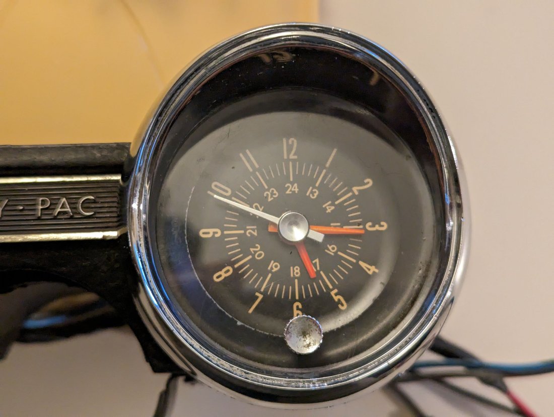 die Uhr von vorn