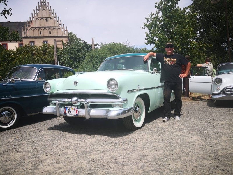 1953 Ford Crestline