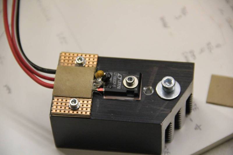 Typ LT 1083 CP 5<br />Kühlkörper- aus der Restekiste<br />Eingangsseitig 10 üF Elko<br />Ausgangsseitig 25üF Tantal