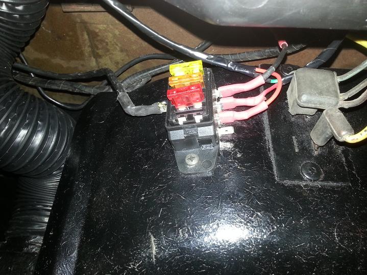 Zusatz Sicherungshalter hintern handschufach für Verdeck / Radio / Elektrische Antenne