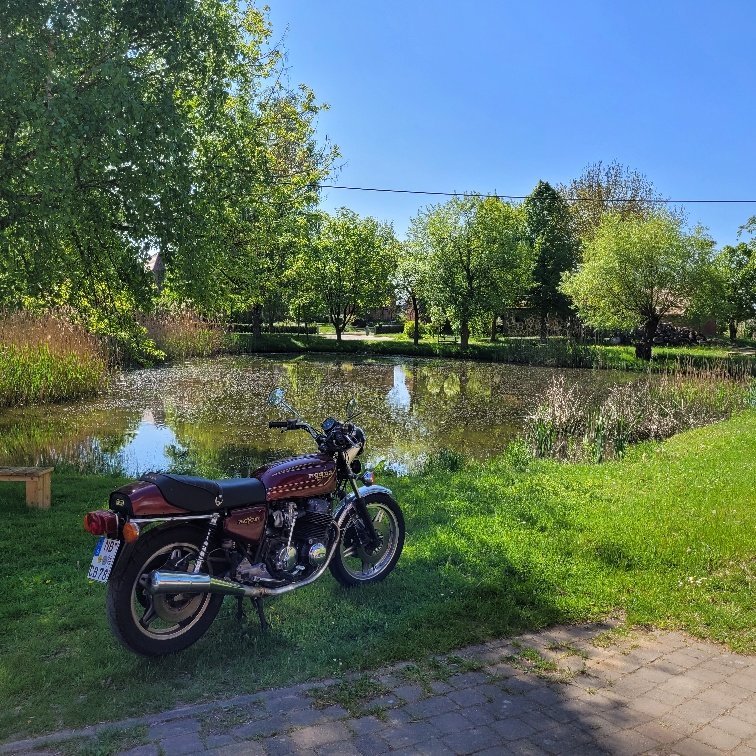 CB750FourF2.jpg
