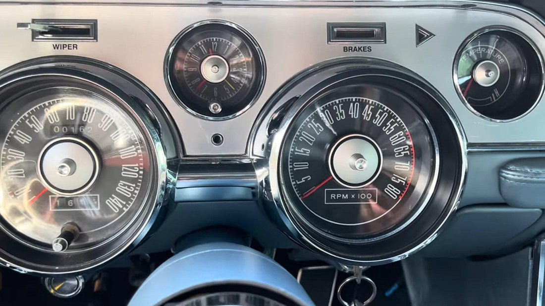 Mustang Deluxe Anzeigen.jpg
