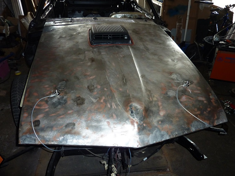 Der Rahmen für den Shaker Cutout ist nicht dabei.